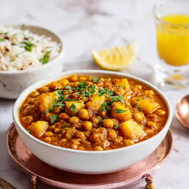 Aloo Chana Masala (Indian Spiced Chickpea and Potato Curry) Recipe