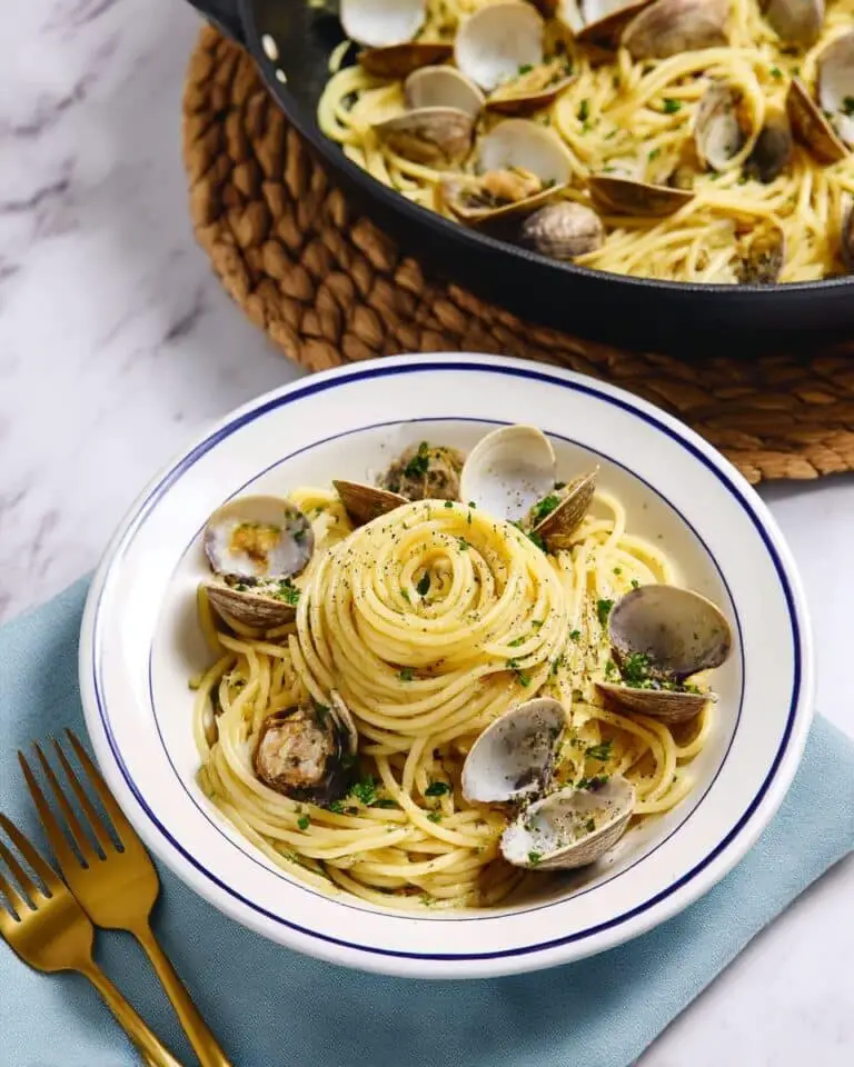 Spaghetti alle Vongole (Spaghetti with Baby Clams) Recipe