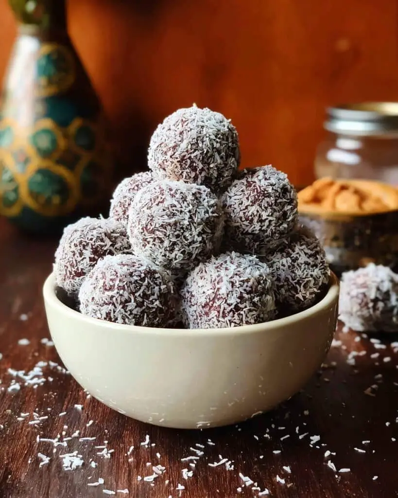 Thandai Flavored Bliss Balls Recipe